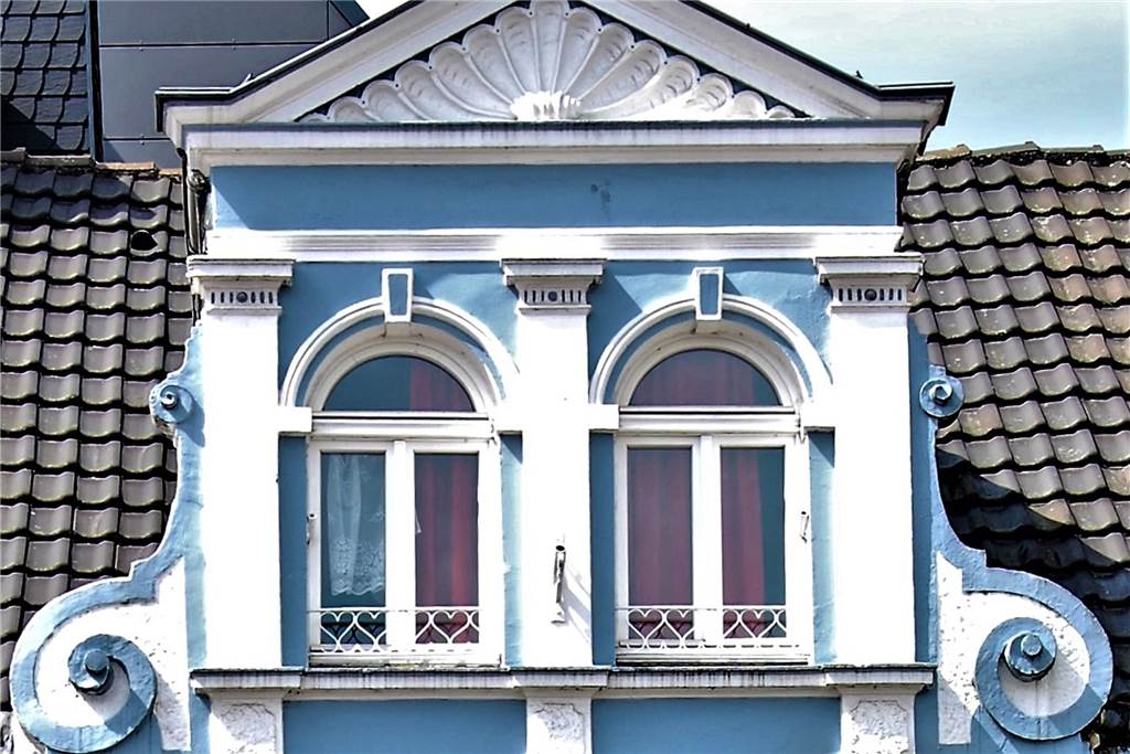 Historische Bauten Werne: Manche Fassade fiel Modernisierungs-Wut zum Opfer Das Zwerchhaus am Gebäude Markt 4 dominiert mit seinen Formen der Renaissance die Westseite des Marktplatzes