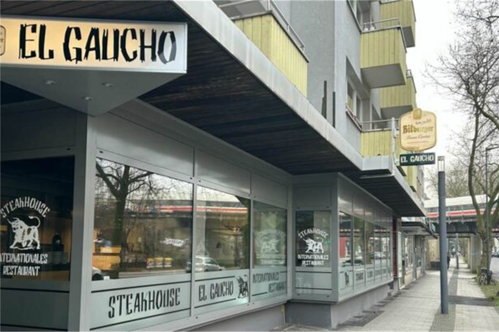 Steakhouse überzeugt mit saftigem Fleisch und gemütlichen Ambiente Dass das Lokal von innen so gemütlich ist, lässt der Anblick von außen nicht unbedingt vermuten. Präsent ist es an der Münsterstraße, gegenüber des Hauptbahnhofes allemal.