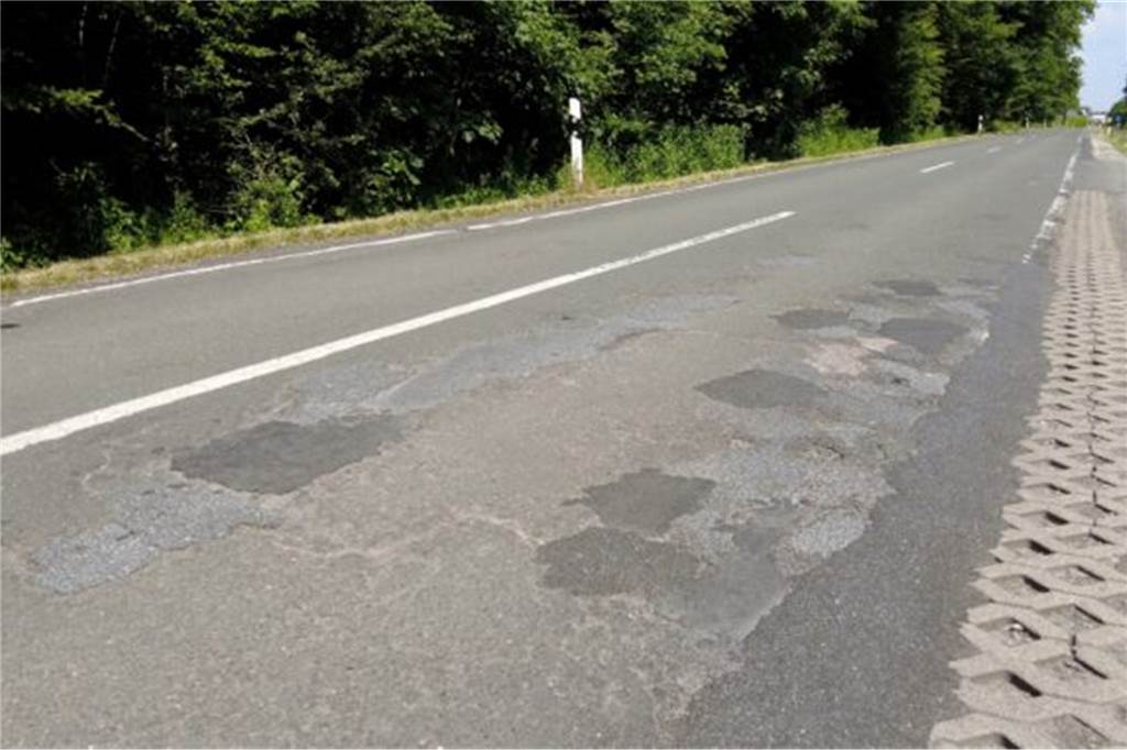 Anwohner-Ärger: Keine Informationen über Sperrung in Cappenberg erhalten Dass die Straße zwischen Bork und Cappenberg eine neue Fahrbahndecke bekommt, ist aufgrund der vielen Schlaglöcher auch nötig.