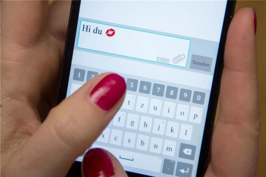 Menschen streben beim Online-Dating nach Höherem Dass ein potenzieller Partner deutlich attraktiver ist als man selbst, entmutigt beim Online-Dating nicht - so zumindest das Ergebnis einer US-amerikanischen Studie. Foto: Sebastian Gollnow