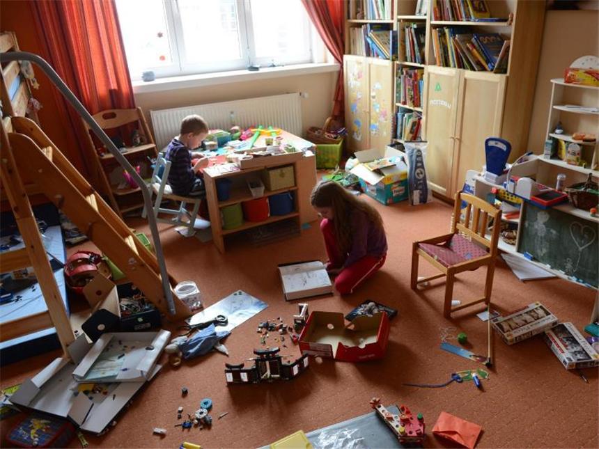 Verbraucherschützer warnen vor Puppen mit Internetanbindung Datenleck im Kinderzimmer - Verbraucherschützer warnen vor Kinderspielzeug mit Internetverbindung. Über einige Spielzeuge könnten sich Dritte problemlos wegen der unsicheren Datenverbindung mit dem Kind unterhalten. Foto: Jens Kalaene
