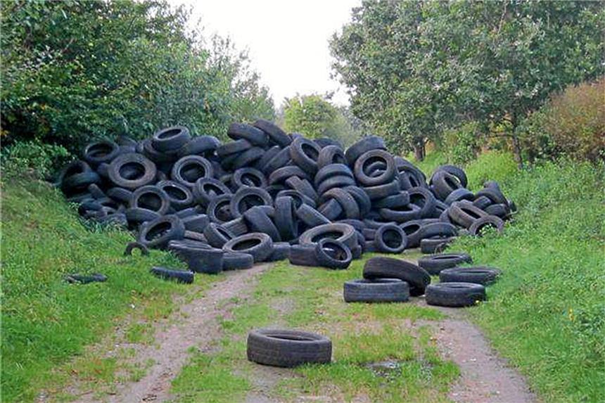 Wilder Müll kostet Millionen - und jeder zahlt dafür Dauerärger Altreifen: In Wäldern und auf Feldwegen werden oft in großem Stil Altreifen abgekippt, um Entsorgungskosten zu sparen.