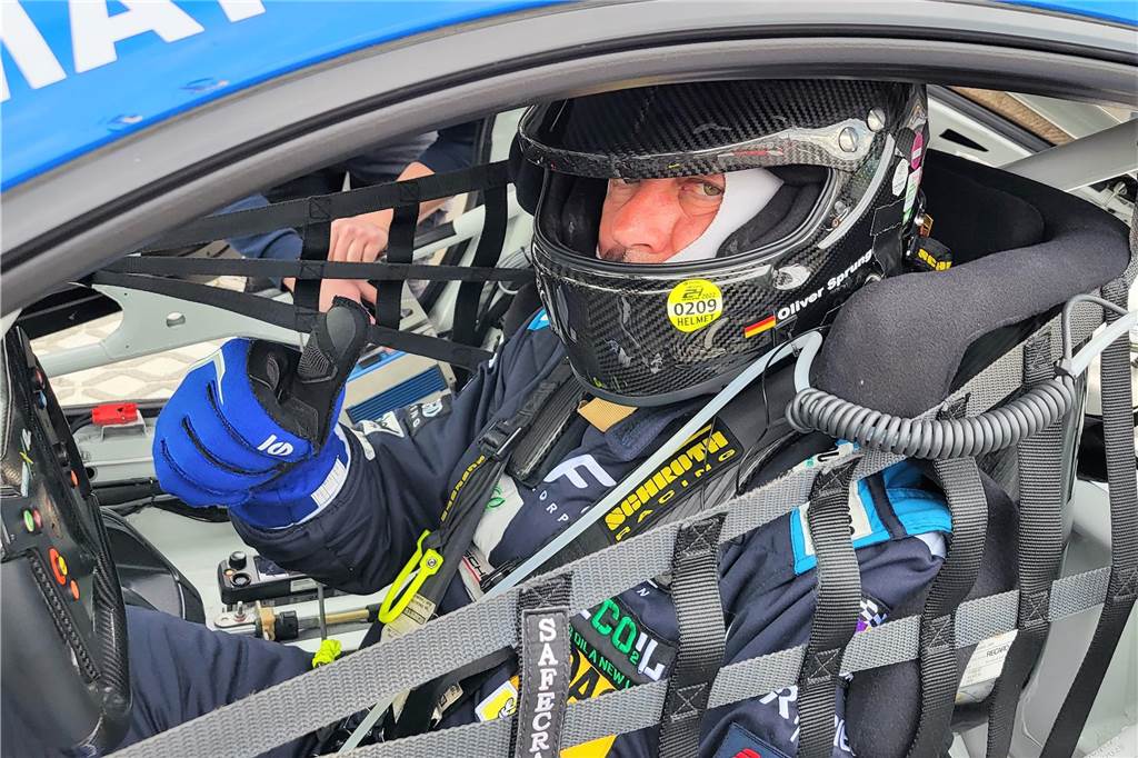 Smudo scheidet aus: Aber Dorstener Oliver Sprungmann sichert den Klassensieg Oliver Sprungmann im Porsche-Cockpit