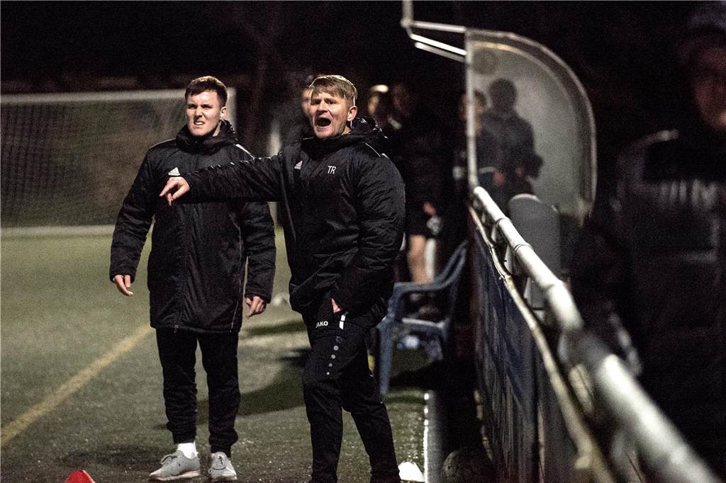 TuS-U19 schafft gegen Preußen Münster die Sensation Dave Marnold (r.) und Co-Trainer Karoly Spanger treffen mit der U19 des TuS Haltern am See nun auf den VfL Bochum.