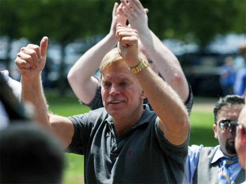 Schweineblut-Legende: Entsetzte Reaktionen auf Trump-Tweet David Duke, früherer Ku-Klux-Klan-Führer und ehemaliger Abgeordneter des Repräsentantenhauses von Louisiana, bei der Kundgebung von Rechtsextremisten und Neonazis in Charlottesville. Foto: Shaban Athuman