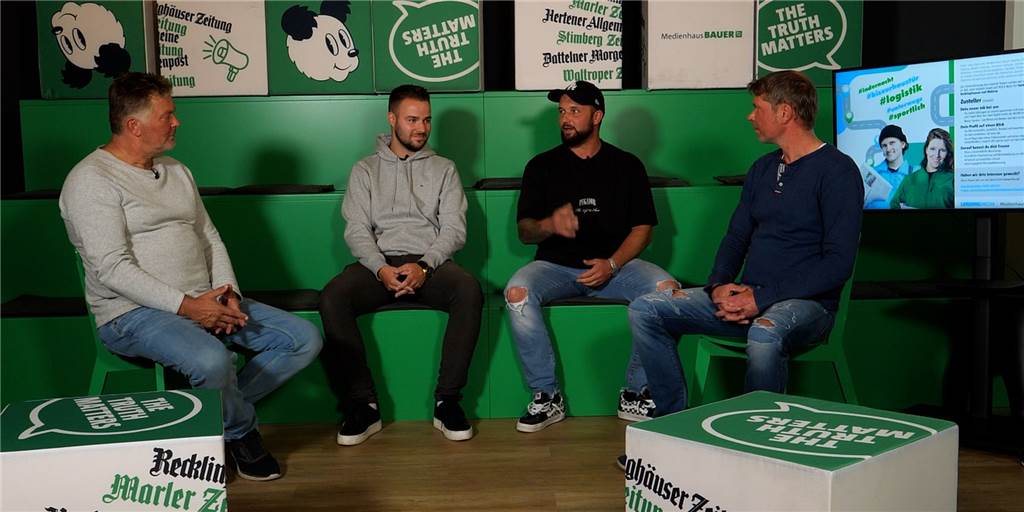 David Krück (2.v.r.) und Mike Wloch (2.v.l.) sind diesmal zu Gast bei Henry Schoemaker (l.) und Sebastian Schneider.