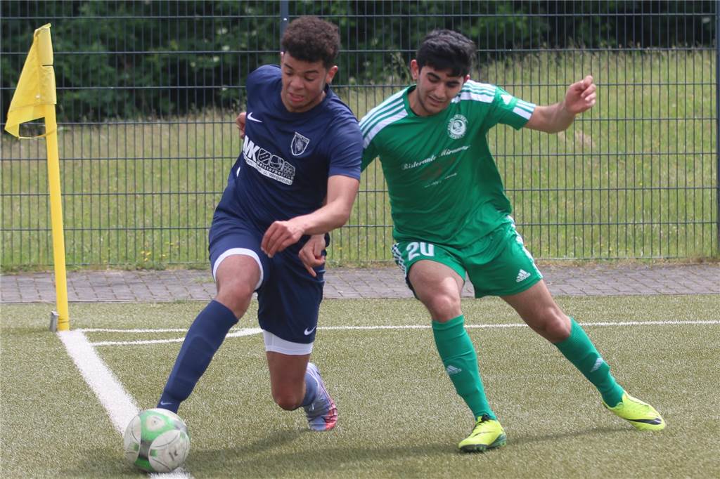 PSV-Bork-Spieler schielt auf Derby gegen GS Cappenberg David Onweni (l.) möchte am Sonntag im Derby für den PSV Bork auf dem Platz stehen.