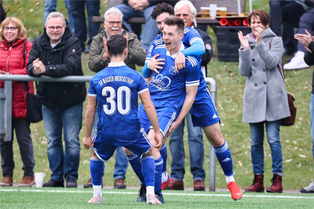 Wacker Obercastrop: Comeback-Torschütze Queder hat einen Chauffeur David Queder (Mitte) gelang für Wacker Obercastrop das wichtige 2:0 beim 3:0-Westfalenliga-Sieg gegen den FC Iserlohn.