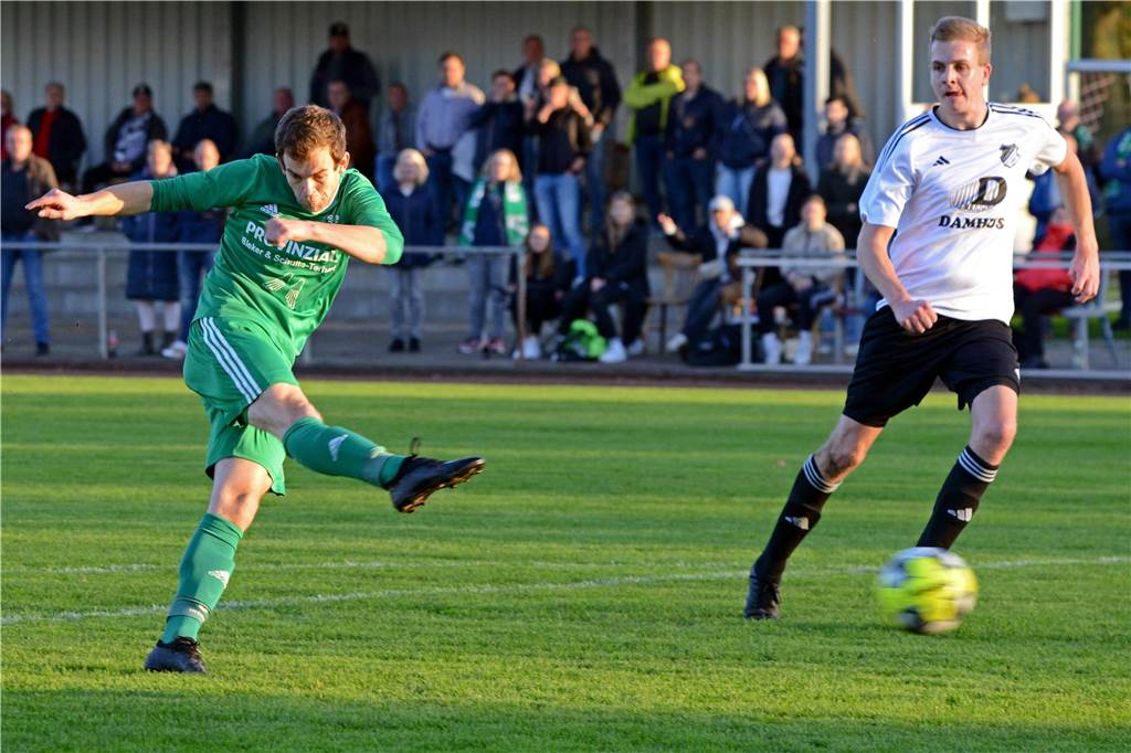 TSV Raesfeld hat den Joker mit Torgarantie: Sechs Einwechslungen, fünf Tore David Ronau beim Torschuss