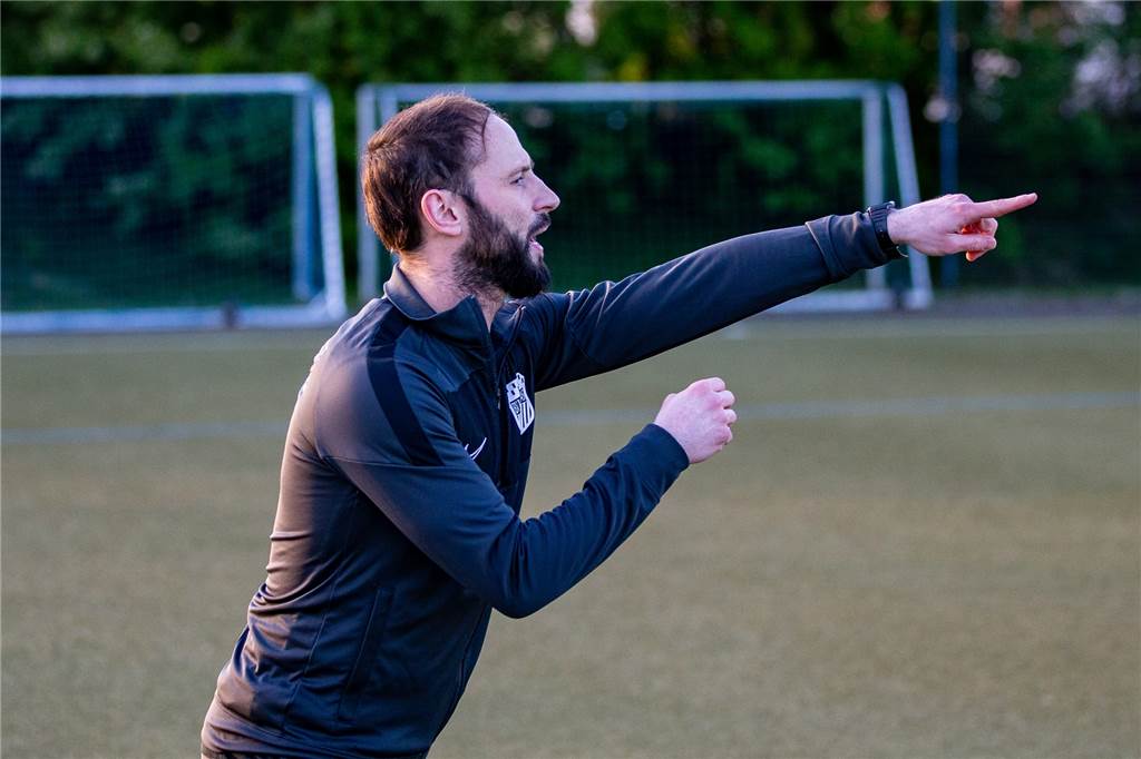 David Sawatzki soll den BV Brambauer vor dem Absturz retten: „Eine sehr spontane Entscheidung“ David Sawatzki stand am Donnerstagabend erstmals als Trainer beim BV Brambauer an der Seitenlinie.