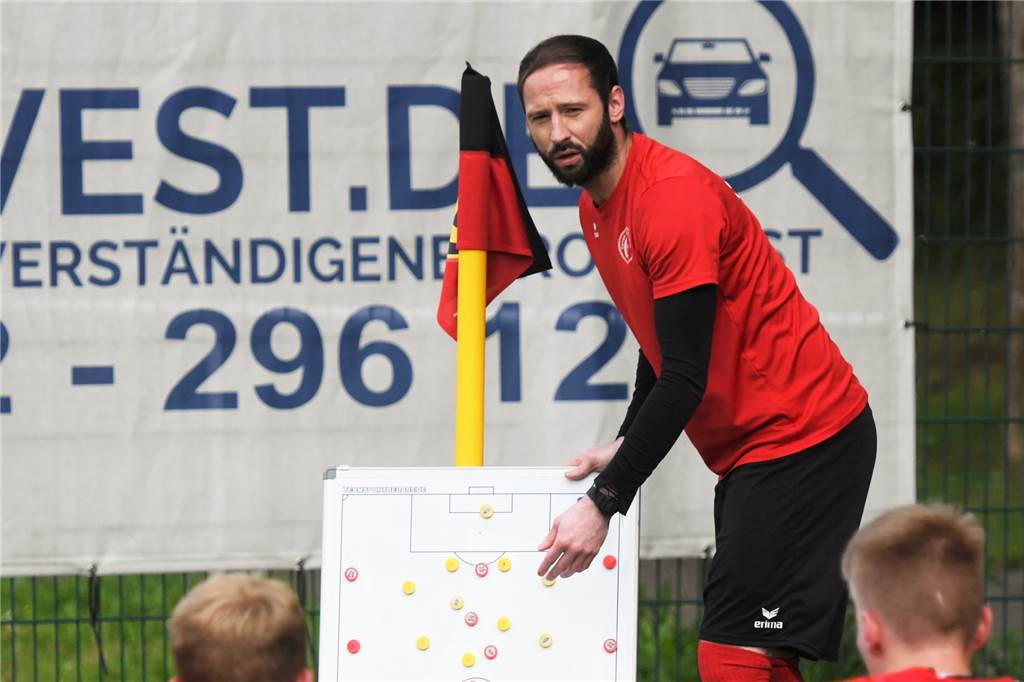 Trainer-Beben beim BV Brambauer: Bidar tritt zurück, Nachfolger war zuletzt in Erkenschwick David Sawatzki war bis zum Februar Trainer bei der Spvgg. Erkenschwick.