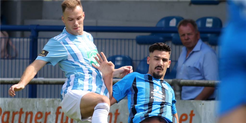 ASC-Offensive zu harmlos: Wann geht es für Aplerbeck wieder nach oben, David Vaitkevicius? David Vaitkevicius (l.) kämpft mit Firat Cinar vom FC Brünninghausen um den Ball.