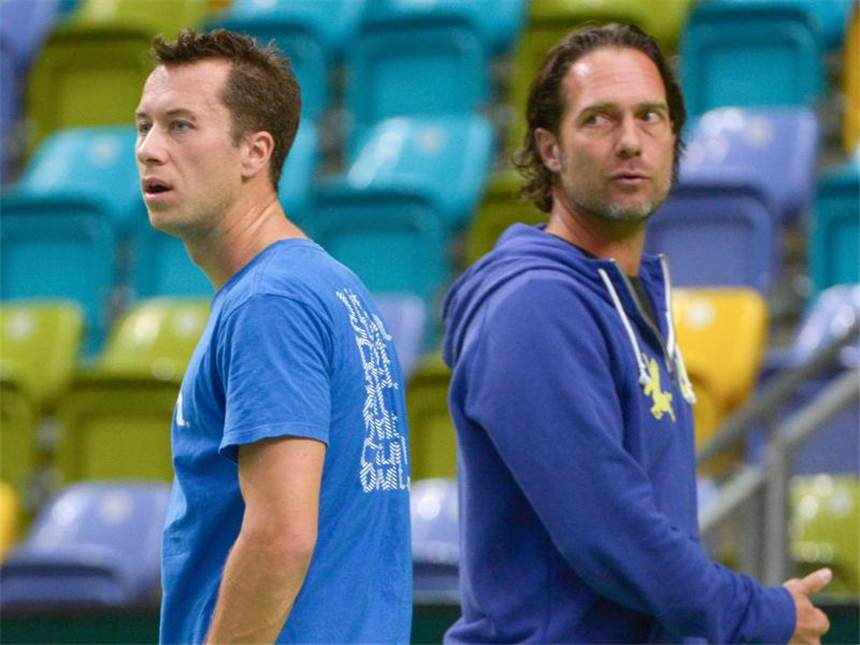 Druck auf Davis-Cup-Coach Arriens wächst Davis-Cup-Teamchef Carsten Arriens und Philipp Kohlschreiber kommen nicht zusammen. Foto: Arne Dedert
