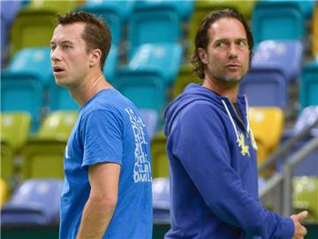 Davis-Cup-Teamchef Carsten Arriens und Philipp Kohlschreiber kommen nicht zusammen. Foto: Arne Dedert
