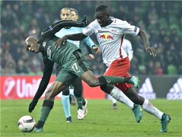 Dayot Upamecano (r) spielt noch für RB Salzbrg. Foto: Herbert Neubauer