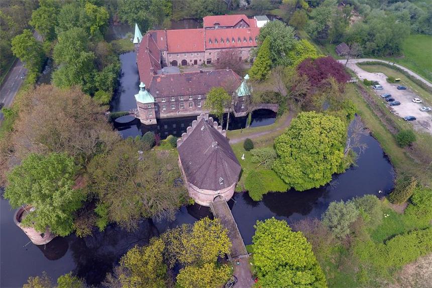 Knatsch auf Schloss Bladenhorst beschäftigt Gericht DCIM\100MEDIA\DJI_0021.JPG
