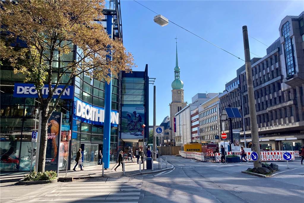 Gastronomie und mehr: Wie die Kampstraße (jetzt wirklich) „Laufsteg der City“ werden soll Decathlon und Basecamp sorgen für neues Leben an der Kampstraße.