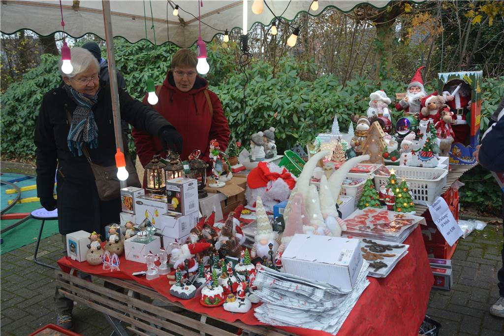 Adventstreff Oeding: Buntes Angebot lockt viele Besucher in das Grenzdorf Dekoartikel fürs Weihnachtsfest