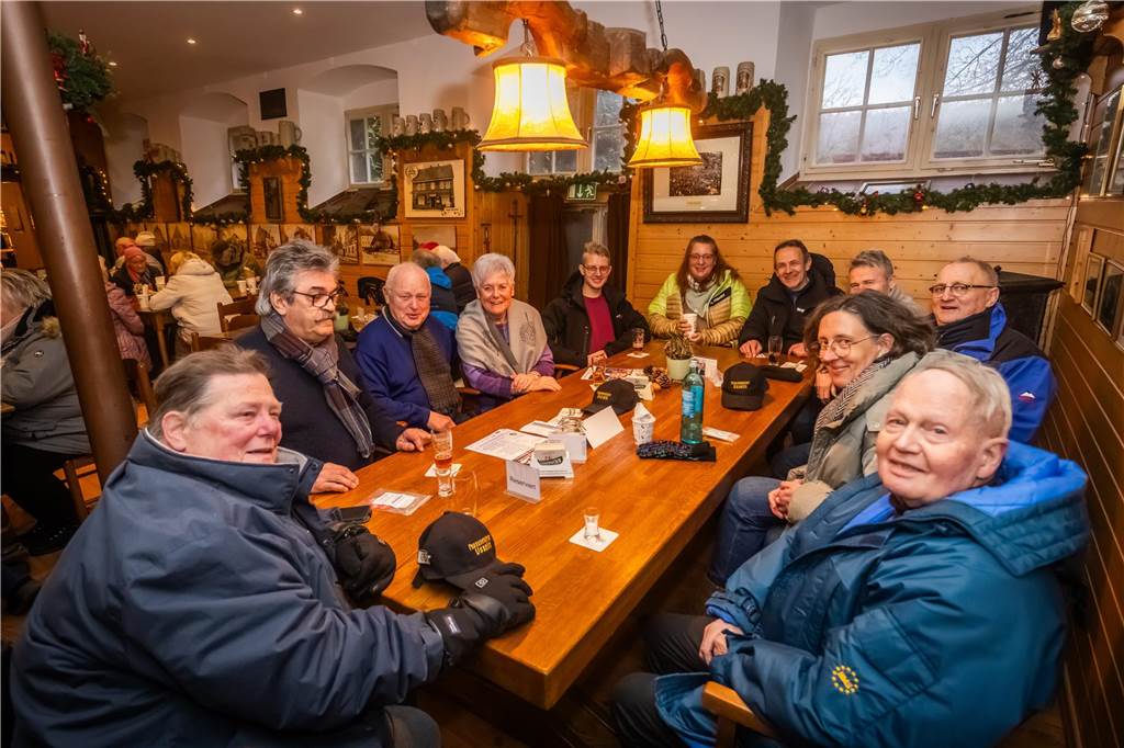 "Dellwig im Advent", der Weihnachtsmarkt am Wasserschloss "Haus Dellwig" in Lütgendortmund, zog auch in diesem Jahr wieder viele Besucherinnen und Besucher an.