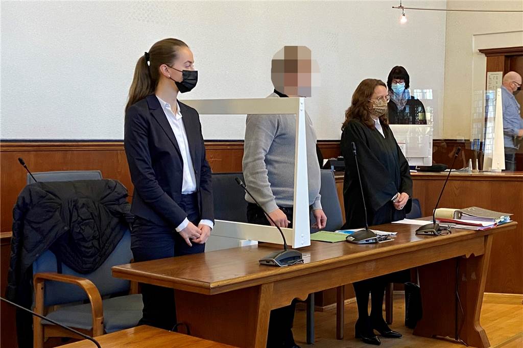 Psychisch Kranker schleuderte Molotow-Cocktail: Familie leidet noch heute Dem Beschuldigten droht die Unterbringung in der geschlossenen Psychiatrie.