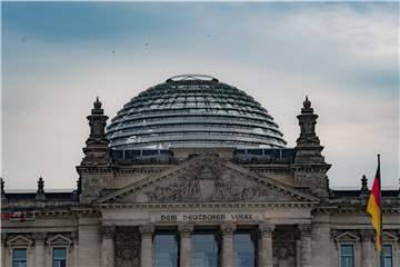 „DEM DEUTSCHEN VOLKE" steht über dem Haupteingang zum Reichstag. Nach der Bundestagswahl werden dort sechs Parlamentarier aus dem Kreis Borken Platz nehmen. 