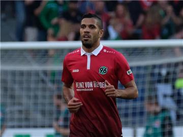 Dem Neuzugang sei Dank: Durch das Tor von Jonathas gewann Hannover auch das zweite Spiel der Saison mit 1:0. Foto: Peter Steffen