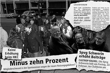 Dem Pöppinghauser Ärger über die neue Sportstättennutzungsgebühr machte Martin Gudd in einem Leserbrief (oben rechts) Luft. Unterdessen hatten Ulrich Romahn (Foto rechts, Mitte) und seine mittlerweile verstorbenen SSV-Mitstreiter Gerd Freiling (r) und Meinolf Schnettler (l) einen Vorschlag zur Güte gemacht, den die heimischen Sportler in einem Marsch zum Rathaus (Foto links) unterstützten.