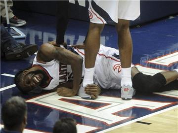 DeMarre Carroll verletzte sich bei einem Korbleger am Knie. Foto: John Amis