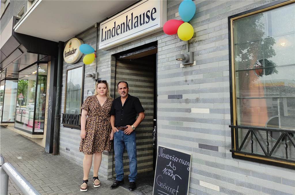 Lindenklause: Gastronom Demir Ademi hält an bewährtem Konzept fest Demir Ademi und seine Mitarbeiterin Linda Leys freuen sich auf viele Gäste in der Lindenklause.