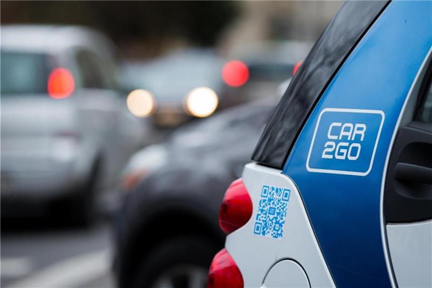 Carsharing-Fusion von Daimler und BMW auf der Zielgeraden Demnächst unter einem Dach mit DriveNow? Ein Smart des Carsharing-Unternehmens Car2go. Foto: Rolf Vennenbernd