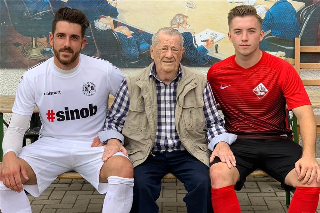 VfB Lünen holt auch Pascal Broda: „Das hätte sich mein Opa gewünscht“ Demnächst werden mit Pascal (l.) und Leon Broda (r.) die Enkel des kürzlich verstorbenen Klaus Broda im gleichen Trikot auf dem Platz stehen.