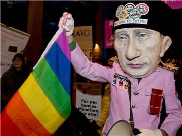 Demonstration für Homosexuellen-Rechte in München. In Russland sind positive Äußerungen über Homosexualität vor Minderjährigen seit Sommer 2013 verboten - allen internationalen Protesten zum Trotz. Foto: Sven Hoppe/Archiv