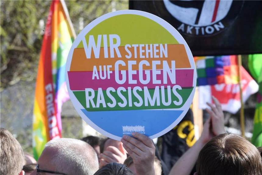 Demonstration in Kandel: Der Tod der 15-jährigen Mia hat die pfälzische Gemeinde aufgewühlt. Foto: Uli Deck