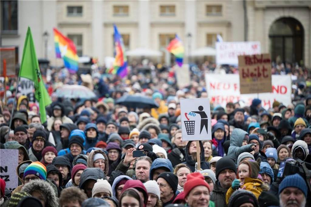 Viele Demos gegen Rechtsextremismus in NRW am Wochenende: Wir berichten im Ticker Demonstrationen gegen Rechts.