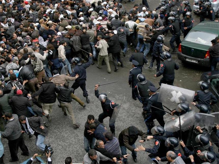 Widerstand der Grünen gegen Liste sicherer Herkunftsstaaten Demonstrationszug in Casablanca. Auch in Marokko gingen während der arabischen Aufstände 2011 Demonstranten auf die Straße. Doch König Mohammed VI. ließ die Proteste teils niederschlagen. Foto: Karim Selmaoui/Archiv