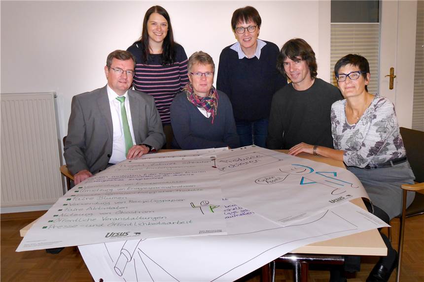 So will die Kirchengemeinde St. Christophorus mehr für die Umwelt tun Den Anstoß zur ökofairen Kirchengemeinde geben (v.l.) Martin Döpker, Nina Böckenbrink, Pia Kemmler, Marianne Schäper-Mürmann, Klaus Niemann und Karin Jankowski.