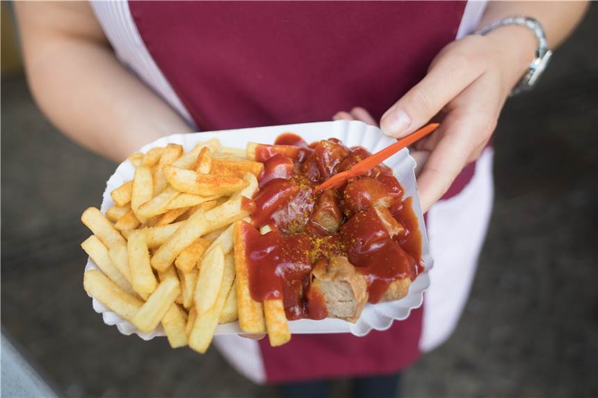 Keine Pommes mehr? Wirte ändern Speisekarten wegen Ölmangels Den beliebten Klassiker Pommes-Currywurst ohne Pommes? Angesichts der teurer gewordenen Speiseöle verzichten erste Gastronomen auf Pommes.