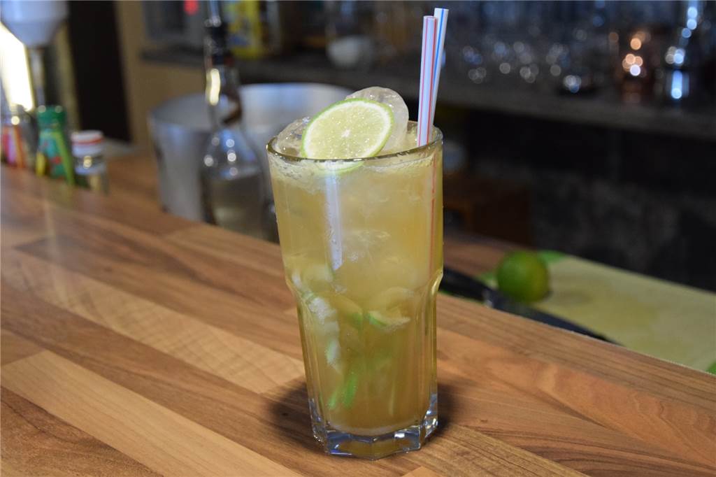 Vom Klassiker bis zum Geheimtipp: Die besten Cocktails zum Selbstmixen Den Caipirinha bezeichnet Niko Milis als einen Klassiker, der noch immer ziemlich beliebt ist.