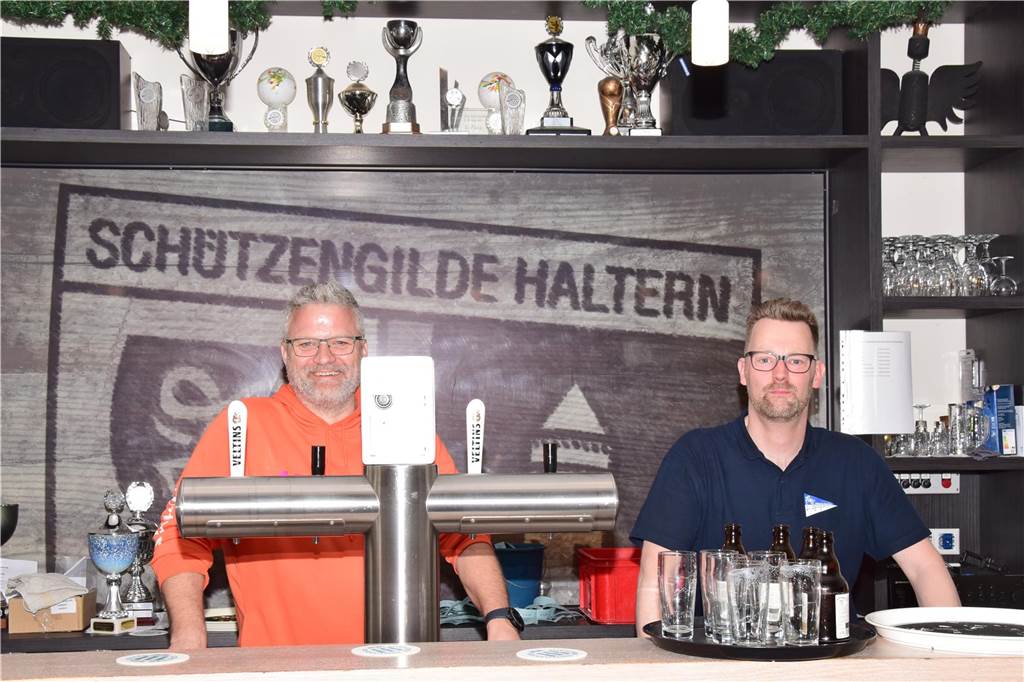 Den ersten Platz belegte die 1. Kompanie Sythen mit 298,2 Ringen. Hubert Lütkenhaus erzielte hierbei für seine Mannschaft 101,1 Ringe, sein Sohn Ralf Lütkenhaus 97,3 Ringe. Der Dritte im Bunde, Hendrik Schmitz-Linneweber traf 100,5 Punkte. Platz 2 entschied die BSV Mannschaft 2 mit 297,4 Ringen für sich. Auf Platz 3 landete mit 292,2 Ringen die Schützengilde der 3. Kompanie.