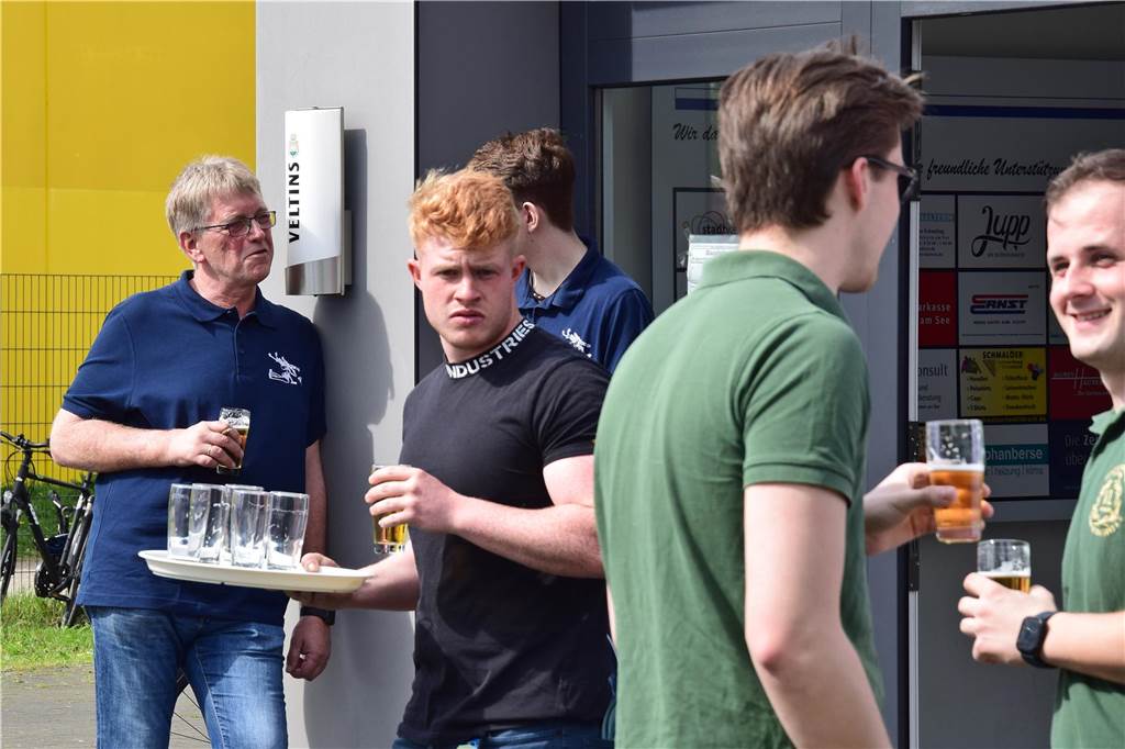 Den ersten Platz belegte die 1. Kompanie Sythen mit 298,2 Ringen. Hubert Lütkenhaus erzielte hierbei für seine Mannschaft 101,1 Ringe, sein Sohn Ralf Lütkenhaus 97,3 Ringe. Der Dritte im Bunde, Hendrik Schmitz-Linneweber traf 100,5 Punkte. Platz 2 entschied die BSV Mannschaft 2 mit 297,4 Ringen für sich. Auf Platz 3 landete mit 292,2 Ringen die Schützengilde der 3. Kompanie.