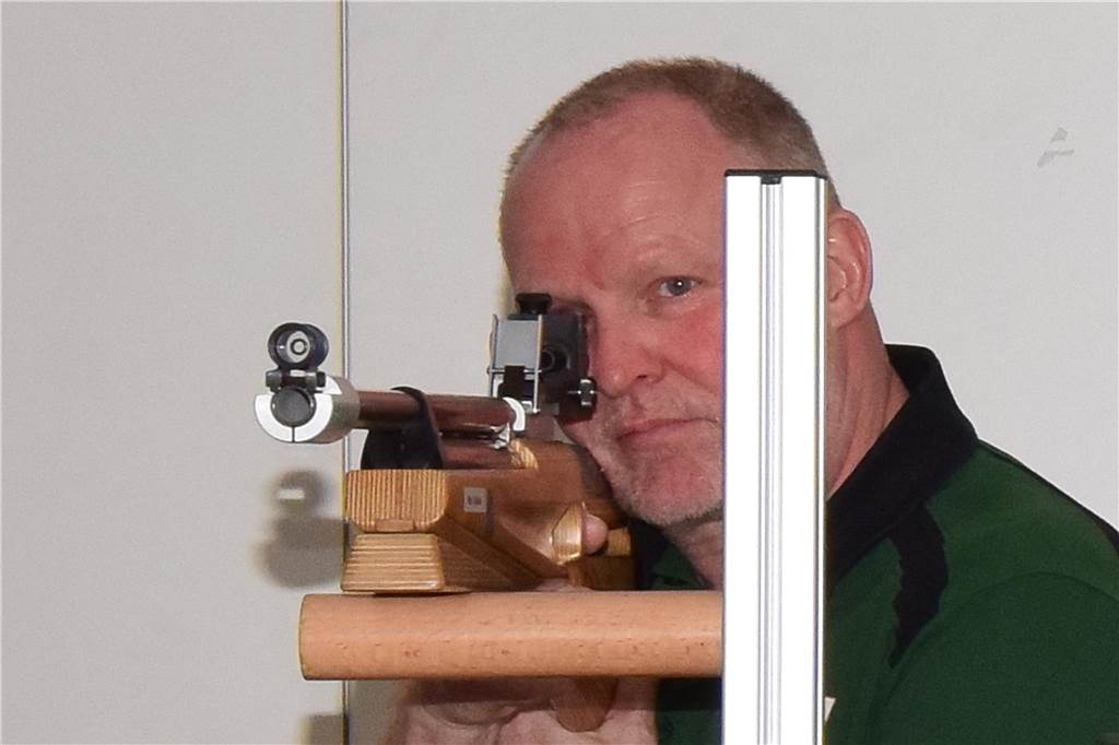 Den ersten Platz belegte die 1. Kompanie Sythen mit 298,2 Ringen. Hubert Lütkenhaus erzielte hierbei für seine Mannschaft 101,1 Ringe, sein Sohn Ralf Lütkenhaus 97,3 Ringe. Der Dritte im Bunde, Hendrik Schmitz-Linneweber traf 100,5 Punkte. Platz 2 entschied die BSV Mannschaft 2 mit 297,4 Ringen für sich. Auf Platz 3 landete mit 292,2 Ringen die Schützengilde der 3. Kompanie.