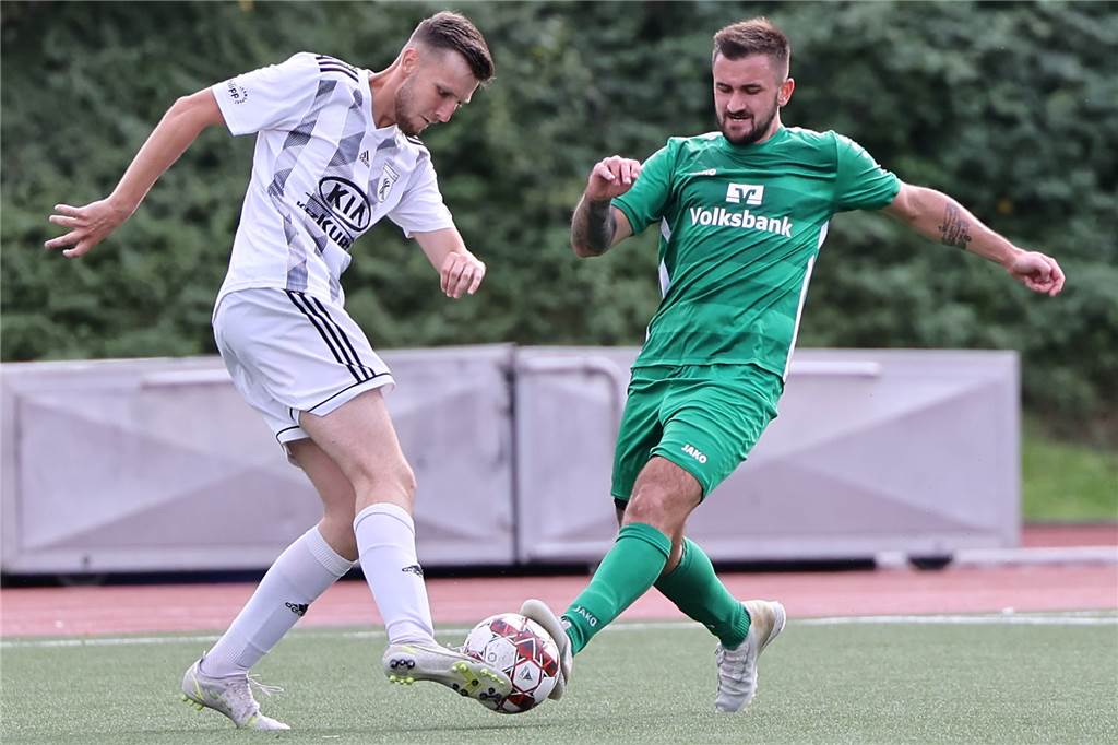 Fußball-Wechselbörse: Die Zu- und Abgänge der Castrop-Rauxeler Vereine zur Saison 2022/23 Den ersten Sieg in der Bezirksliga-Saison 2021/22 feierte die SG Castrop in einer torreichen Begegnung mit dem SuS Olfen. Am Ende stand ein 9:2 (4:2)-Erfolg der SG, die die Rote Laterne des Tabellenletzten an ihre Gäste weiterreichte.
