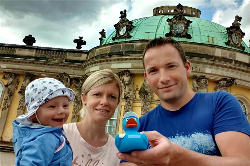 Den ersten Urlaub verbrachte Louis im letzten Jahr mit seinen Eltern Sarah und Johannes auf dem Boot in Brandenburgischen Gewässern. Mit Dorstinchen besuchten sie das Schloss Sanssouci in Potsdam.