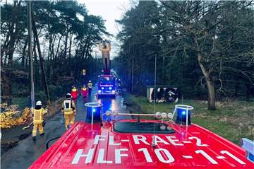 Den Feuerwehrleuten in der Region, hier die Schermbecker und Raesfelder bei einem Einsatz am Donnerstag, könnte ein unruhiger Freitagabend bevorstehen.