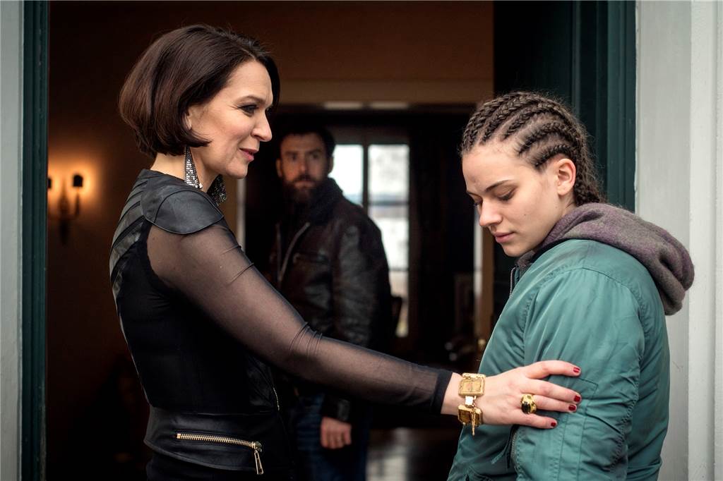 Ludger Burmann zur zweiten Tatort-Jubiläumsfolge: „Das ist so ein Stuss!“ Den „geilsten Spruch des Tages“ liefert Claudia Palladio (Barbara Romaner, l.), wie Ludger Burmann in seiner Kritik erklärt.