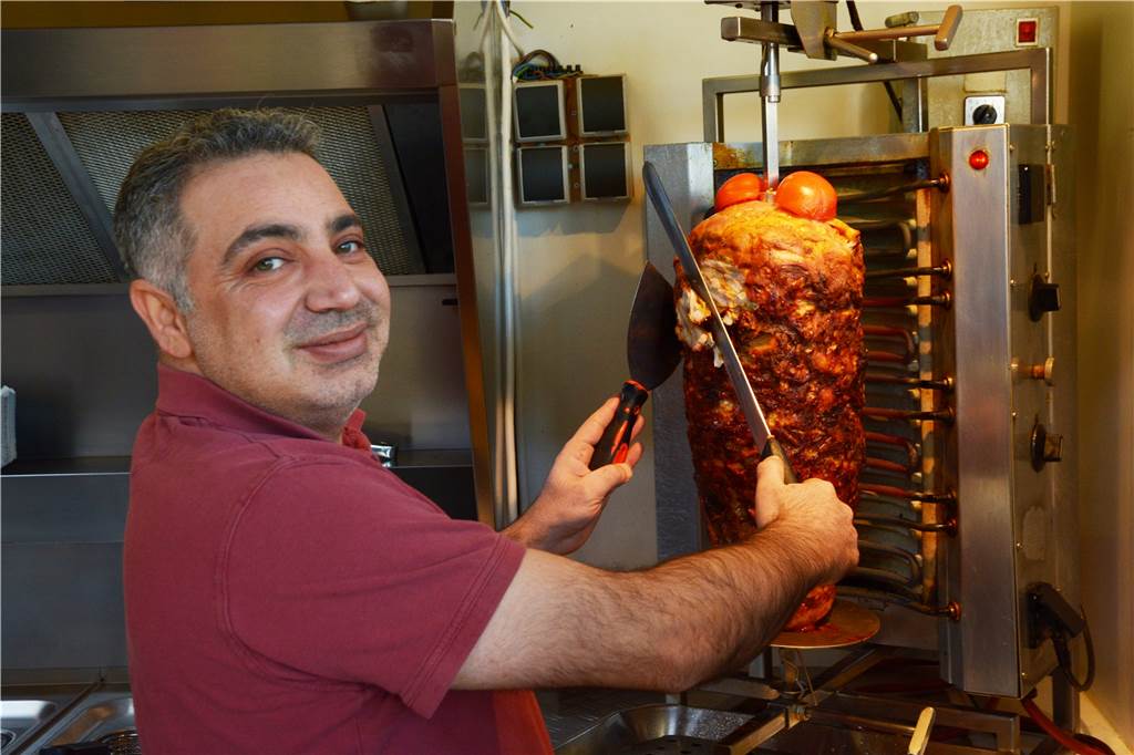 Coronahilfen in Werne: Viele Unternehmer warten noch - und zeigen sich kreativ Den großen Fleischspieß benötigt Mohammed Amer, Inhaber von Onkel Mo‘s Grill in Stockum, momentan nur an den Wochenenden. Das war früher mal anders.