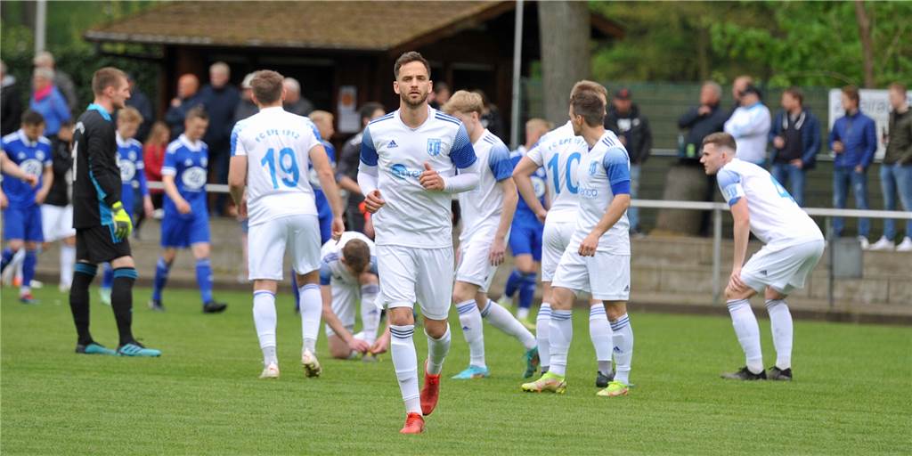 Fußball am Sonntag: FC Epe und Schöppingen krönen sich zum Meister Den letzten Schritt in Richtung Landesliga wollen der FC Epe und Spielertrainer Andre Hippers am Sonntag vor heimischer Kulisse gehen.