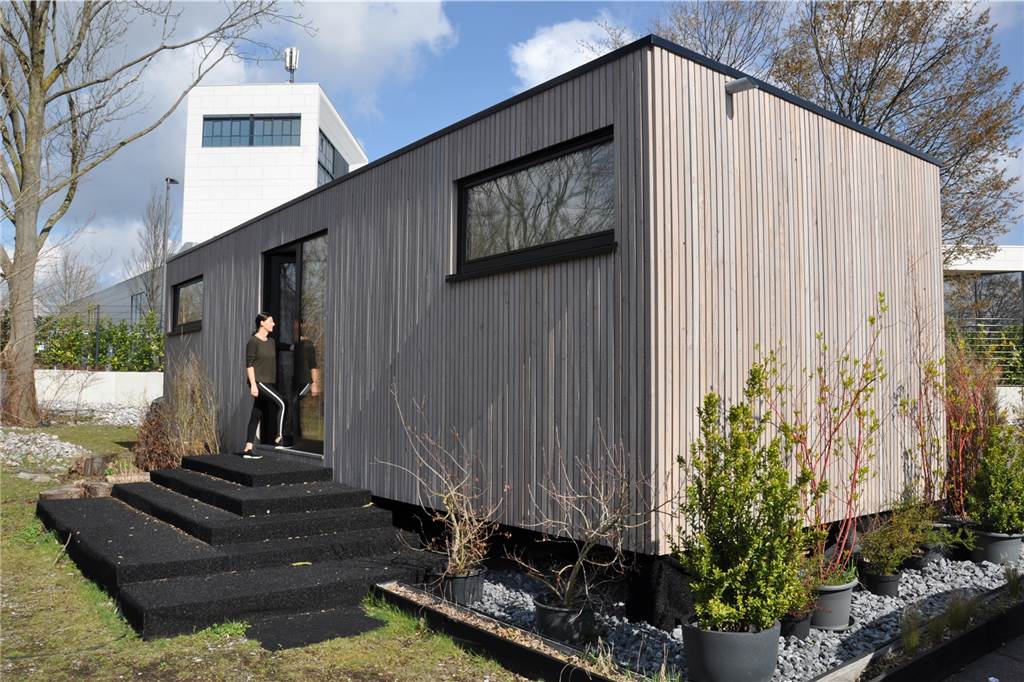 Den Lux‘ schwebt eher ein großes Tiny House vor - sogar noch größer als das 40 Quadratmeter große Modellhaus der Dortmunder Firma „Green Spaces“, das in Barop steht.