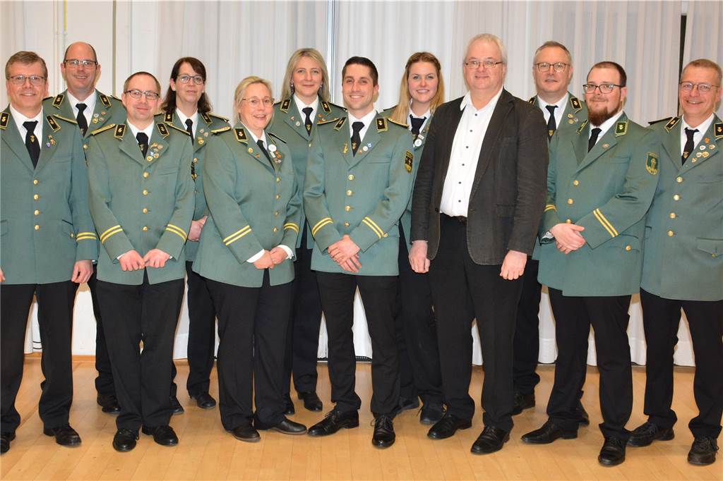 Tosender Applaus für Musikverein und Kirchenchor: Jahreskonzert begeistert Den Rahmen des Jahreskonzertes nutzten die Verantwortlichen des Musikvereins Nienborg, viele verdiente Mitglieder zu ehren.