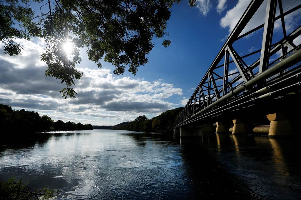Zu sehen ist der Hengsteysee zwischen Dortmund-Syburg, Hagen und Herdecke.
